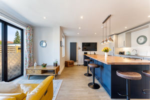 Family Kitchen- click for photo gallery